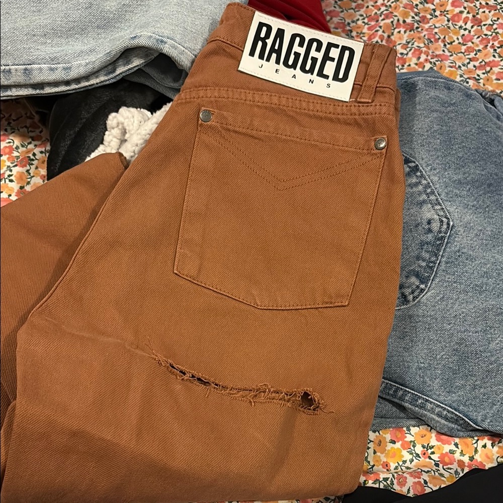 Ragged Jeans in Rust Brown